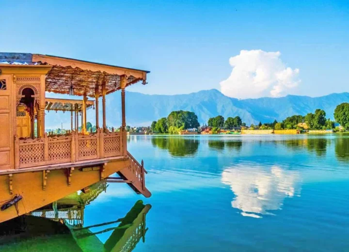 Kashmir Special Tour Package | Luxury Houseboat & Valley Experience